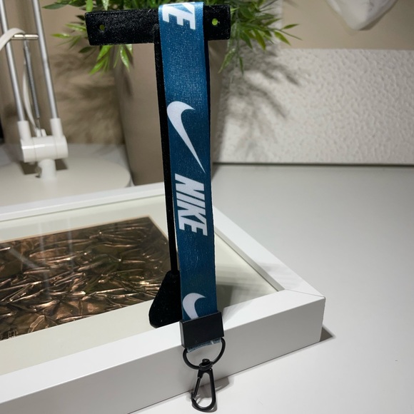 Nike Short Lanyard Wristlet Phone Car Bag Charm Keychain - Picture 5 of 9